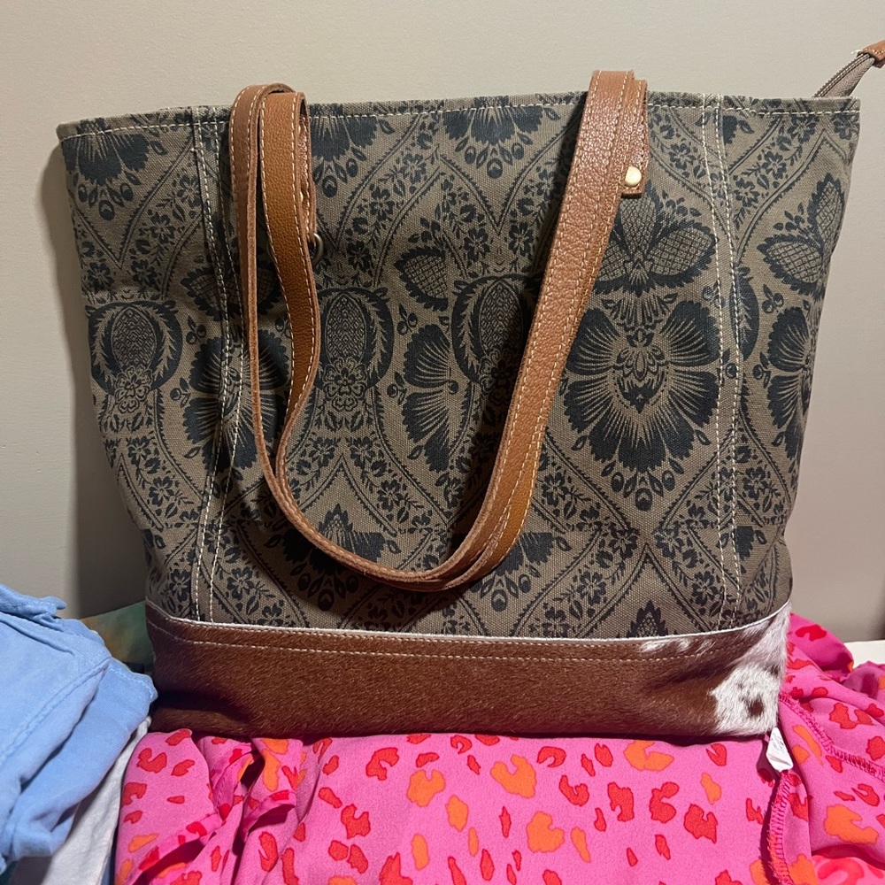 Myra Shoulder Bag